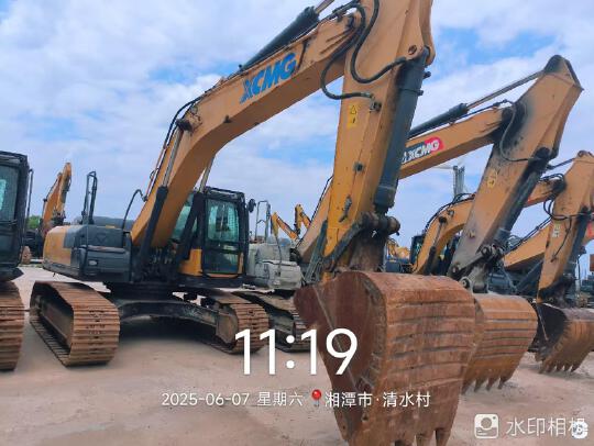 徐工XE270DK履帶式挖掘機(jī)