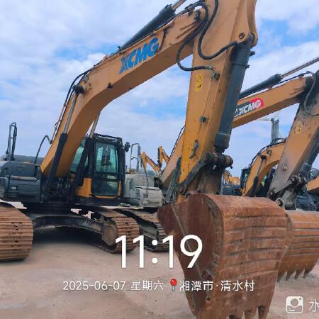 徐工XE270DK履带式挖掘机
