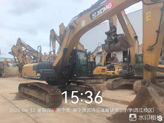 徐工XE270DK履帶式挖掘機