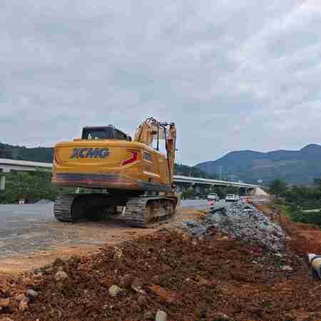 徐工XE135G履带式挖掘机