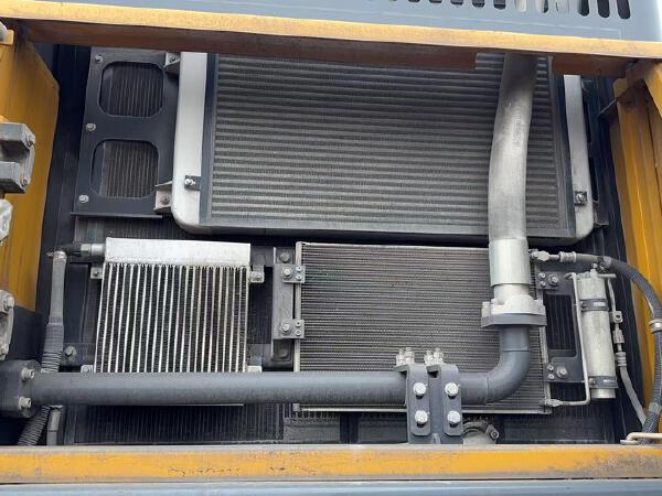 徐工XE550DK履帶式挖掘機