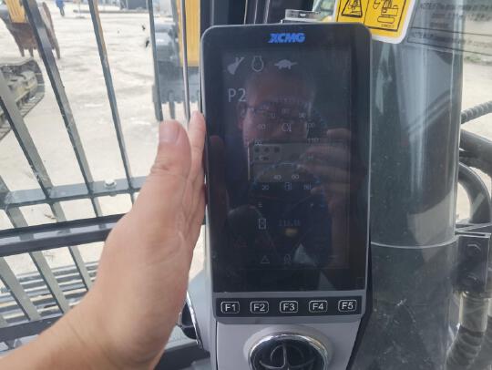 徐工XE310LC履帶式挖掘機