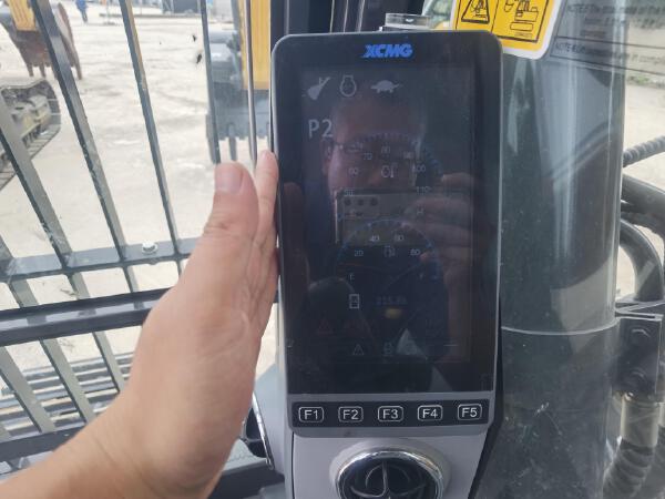 徐工XE310LC履帶式挖掘機