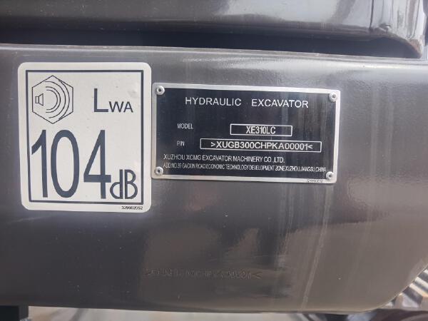 徐工XE310LC履帶式挖掘機