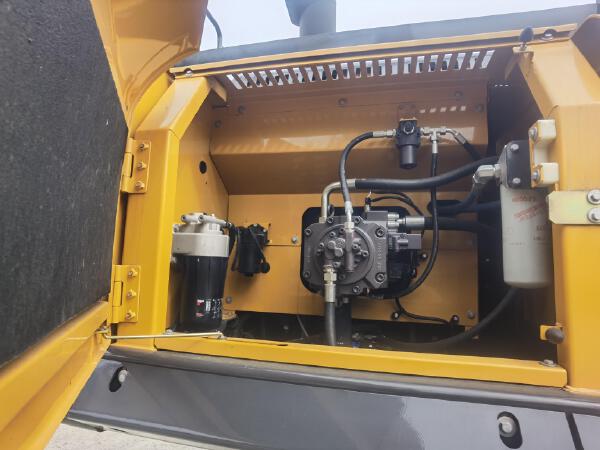 徐工XE310LC履帶式挖掘機