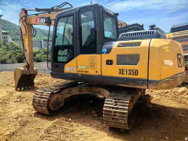 徐工XE135D履帶式挖掘機(jī)