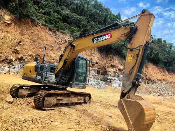 徐工XE135D履帶式挖掘機(jī)