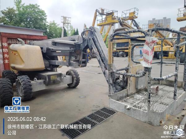 徐工GTBZ14J曲臂式高空作業平臺