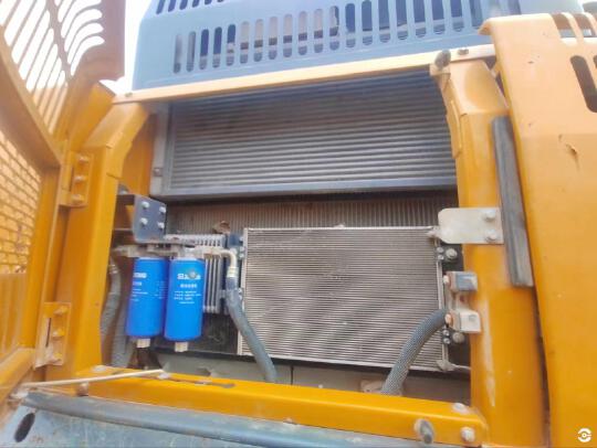 徐工XE470D履帶式挖掘機