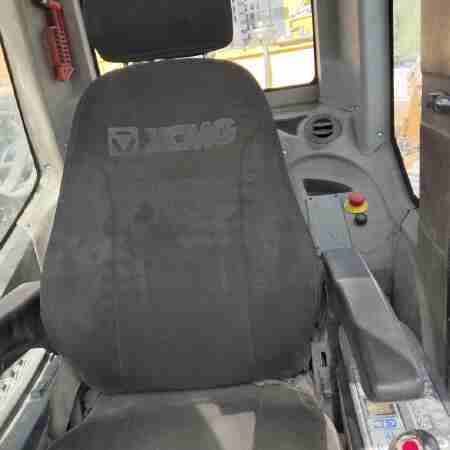 徐工XE700D履带式挖掘机