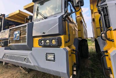 徐工XDM70T三橋剛性礦車