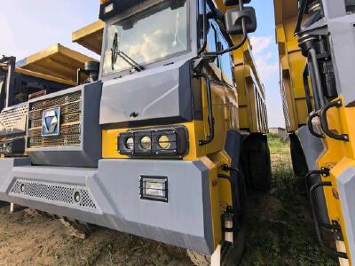 徐工XDM70T三橋剛性礦車