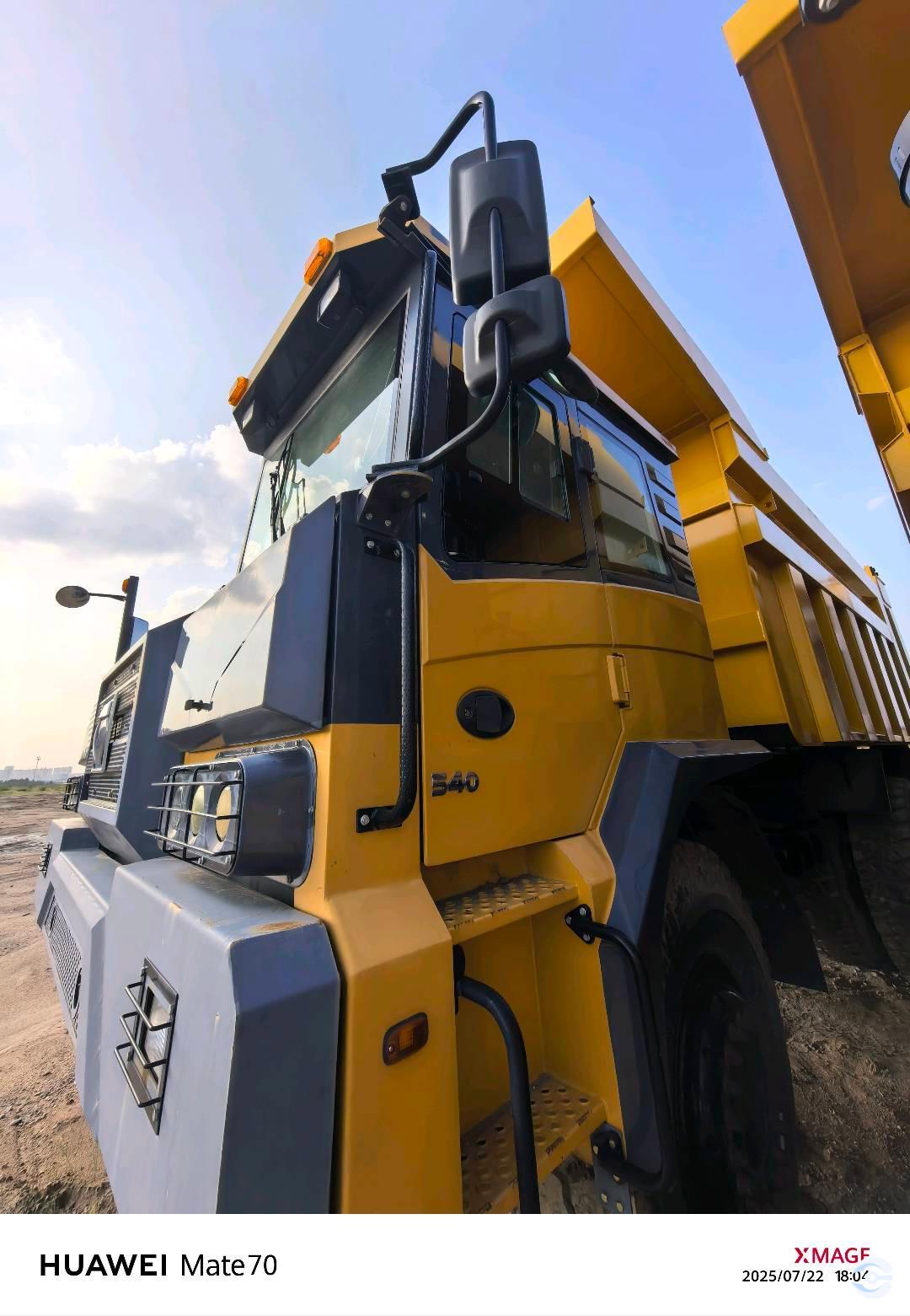 徐工XDM70T三橋剛性礦車