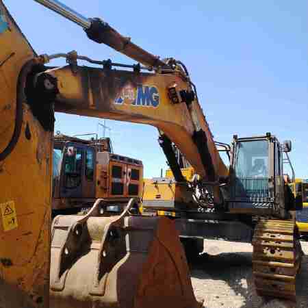 徐工XE700D履带式挖掘机