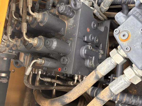徐工XE200D履帶式挖掘機