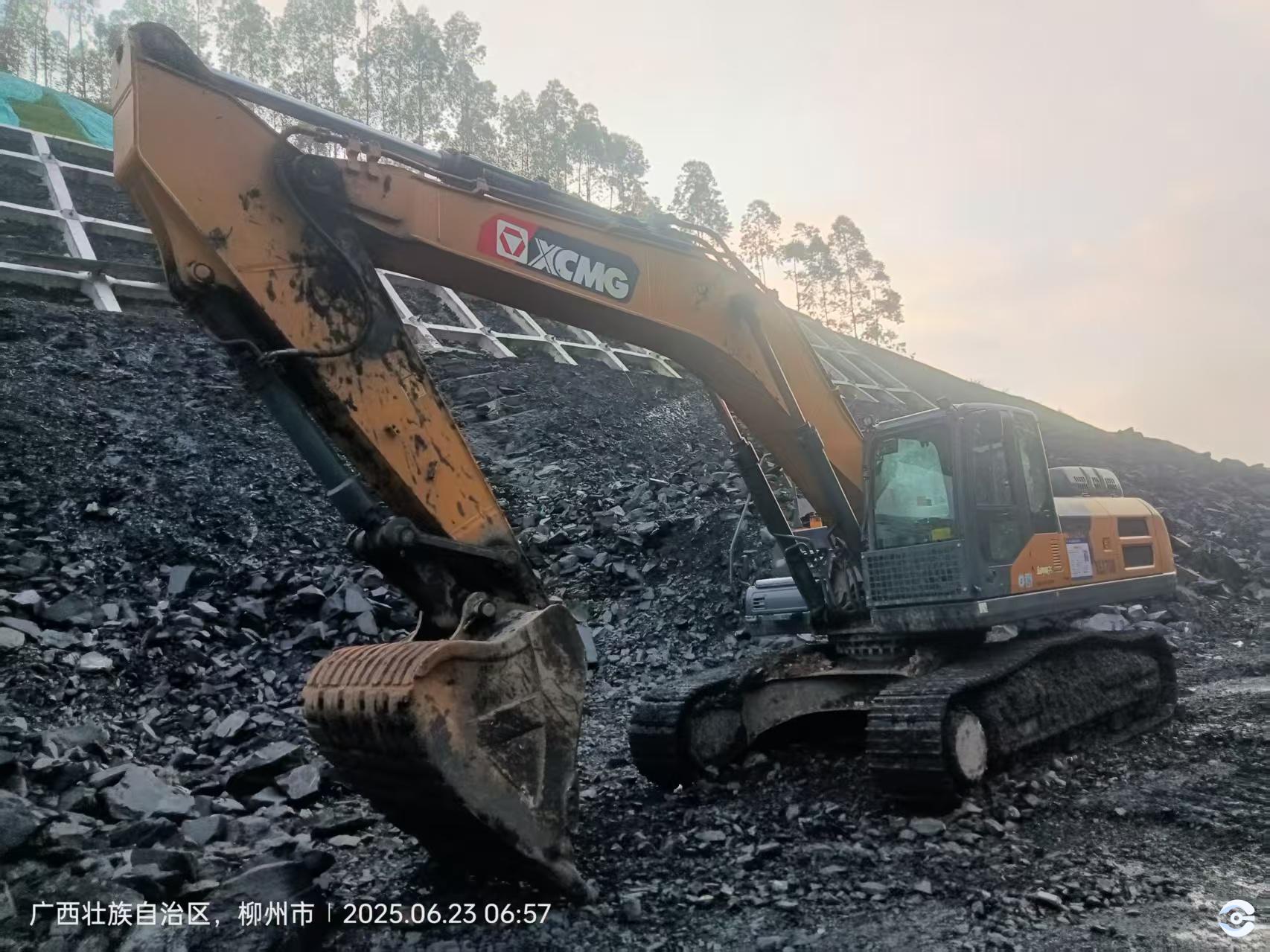 徐工XE370D履帶式挖掘機