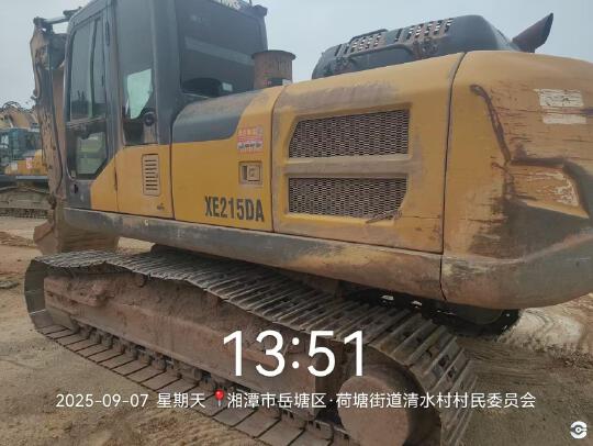 徐工XE215DA履帶式挖掘機