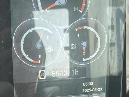 徐工XE215DA履帶式挖掘機