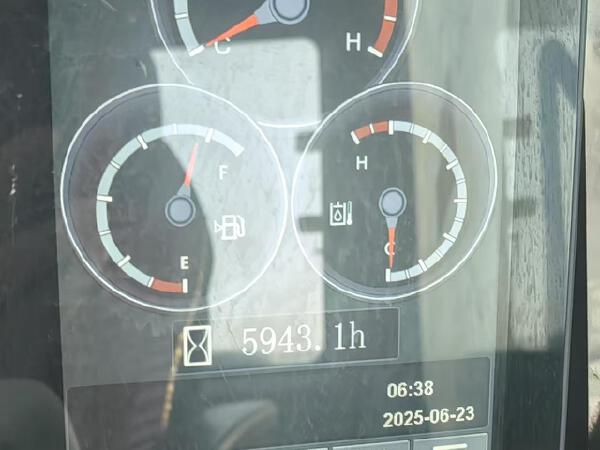 徐工XE215DA履带式挖掘机