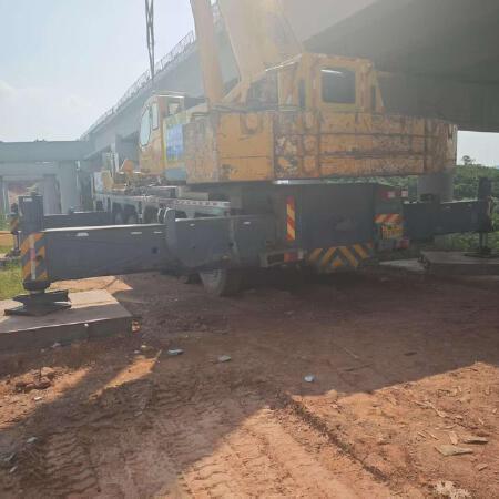 徐工QAY160全路面汽车起重机