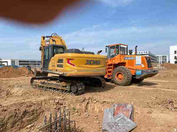 徐工XE245GH履帶式挖掘機