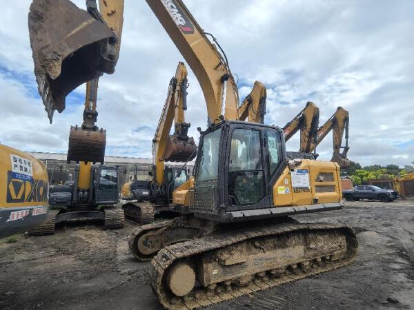 徐工XE270GK履帶式挖掘機