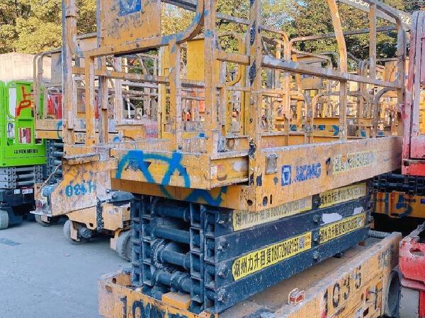 徐工GTJZ1012剪叉式高空作業(yè)平臺