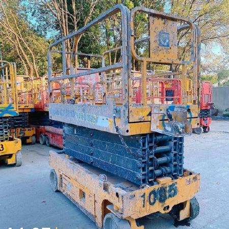 徐工GTJZ1012剪叉式高空作业平台