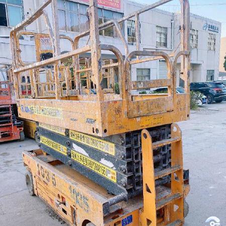 徐工GTJZ1012剪叉式高空作业平台