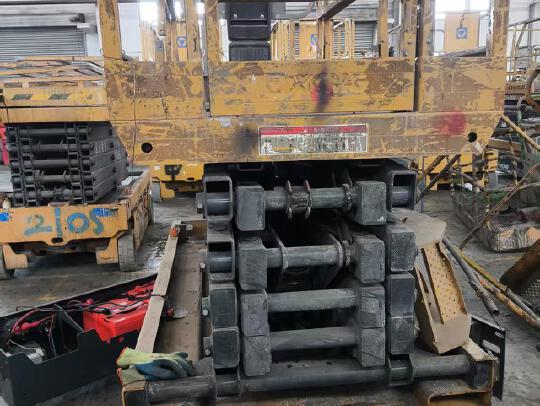 徐工XG1212HD剪叉式高空作業平臺