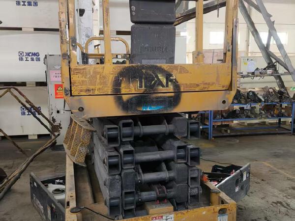 徐工XG1212HD剪叉式高空作業(yè)平臺