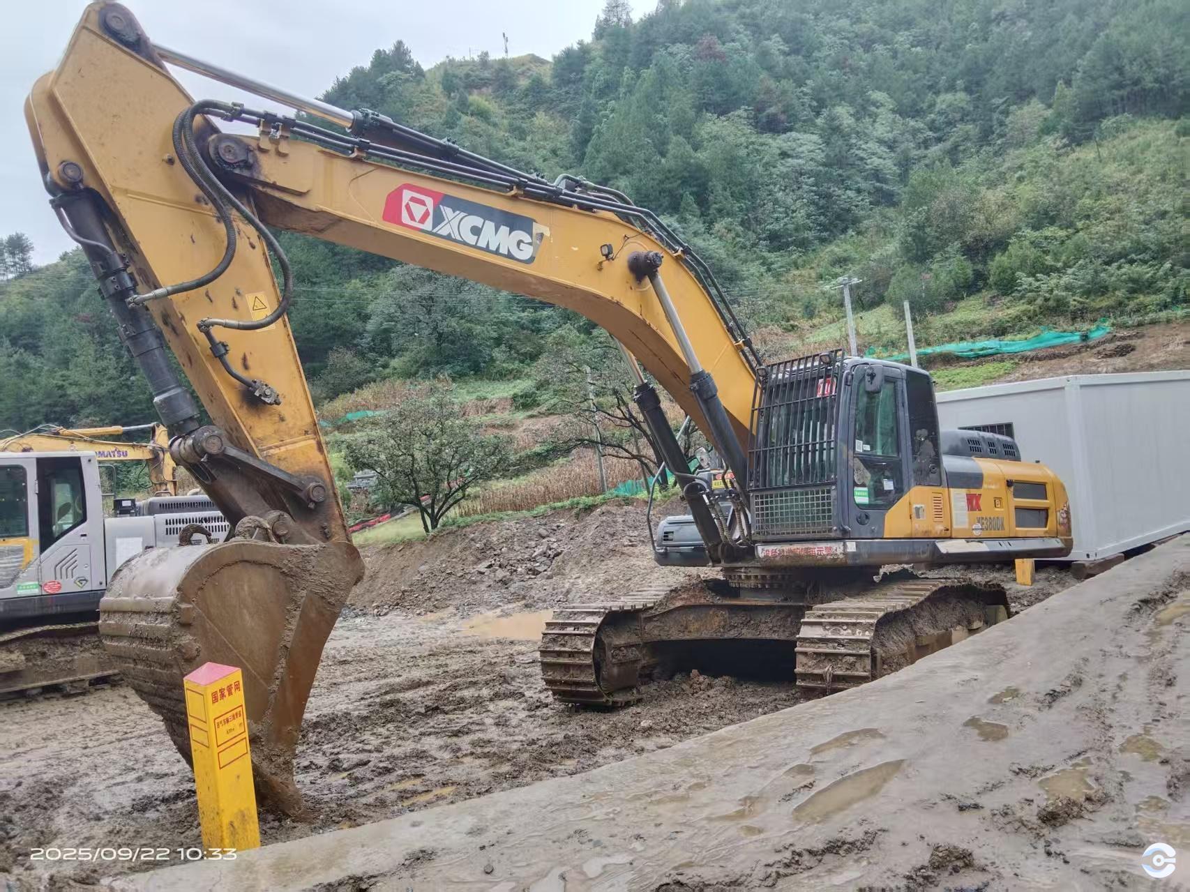 徐工XE380DK履帶式挖掘機