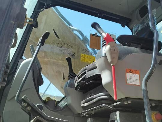 徐工XE550DK履帶式挖掘機